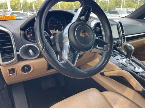 Used 2016 Porsche Cayenne AWD/4WD image 7