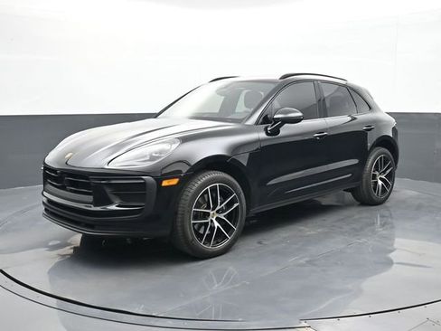 Certified 2025 Porsche Macan AWD/4WD image 1
