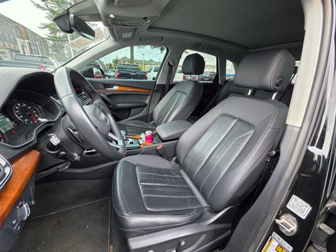 Used 2023 Audi Q5 2.0T Premium w/ Convenience Package image 11