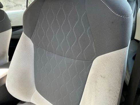 Used 2021 Toyota Corolla LE image 7