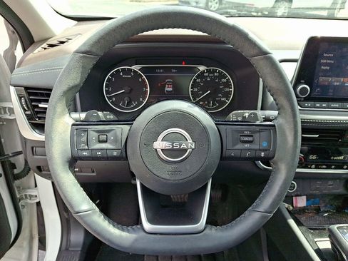 Used 2023 Nissan Rogue SV w/ SV Premium Package image 17