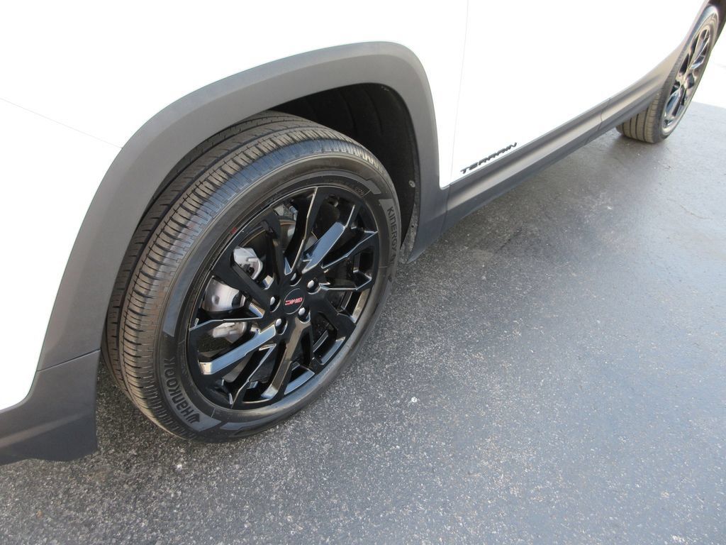 Certified 2024 GMC Terrain SLT w/ Elevation Edition AWD/4WD image 14