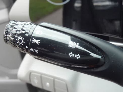 Used 2024 Hyundai Elantra SEL FWD image 23