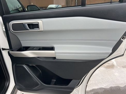 Used 2022 Ford Explorer XLT w/ Equipment Group 202A image 13