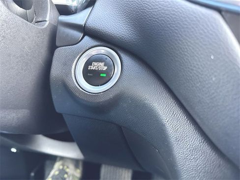 Used 2021 Chevrolet Equinox LT image 17