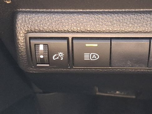 Used 2021 Toyota Corolla LE w/ Carpet Mat Package (TMS) FWD image 23