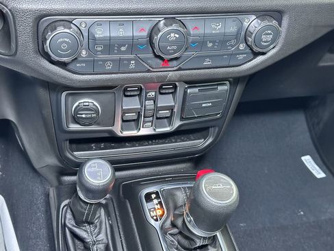 New 2026 Jeep Gladiator Sport image 25