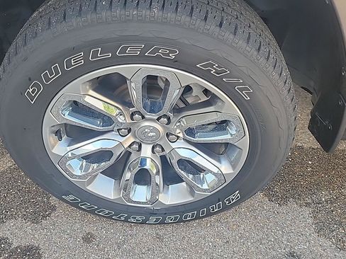 Used 2023 RAM 1500 Laramie AWD/4WD image 15