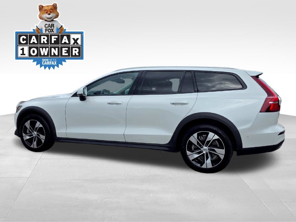 Used 2025 Volvo V60 B5 Cross Country Plus AWD/4WD image 4