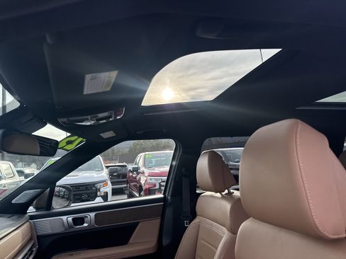 Used 2025 Hyundai Santa Fe Limited image 29