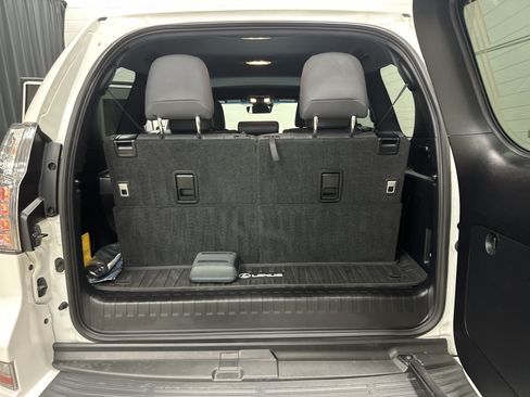 Certified 2023 Lexus GX 460 Premium w/ Premium Package AWD/4WD image 33