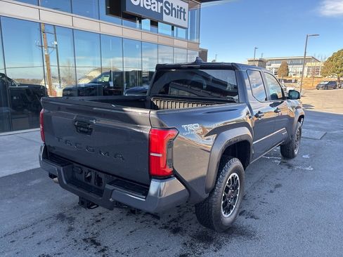 Used 2025 Toyota Tacoma TRD Off-Road image 4