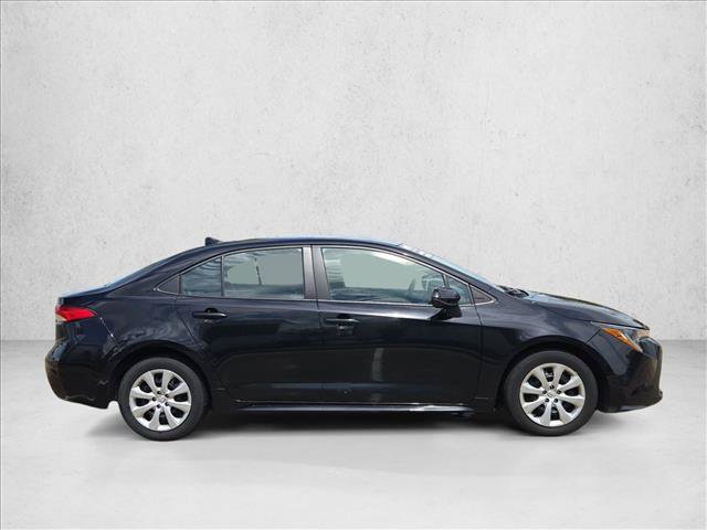 Used 2025 Toyota Corolla LE FWD image 4