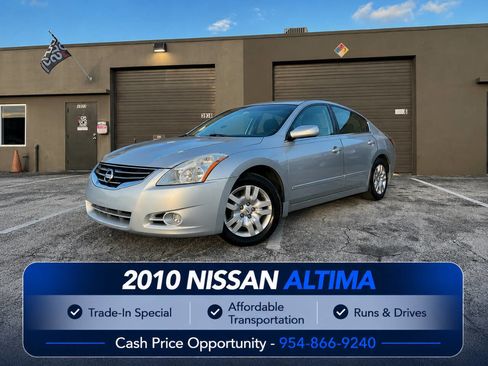 Used 2010 Nissan Altima 2.5 S FWD image 1