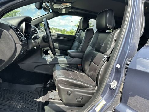 Used 2020 Jeep Grand Cherokee Overland AWD/4WD image 3