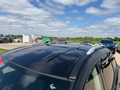 Used 2019 Nissan Pathfinder SL AWD/4WD image 6