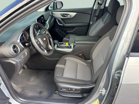 Used 2025 Chevrolet Blazer LT FWD image 9