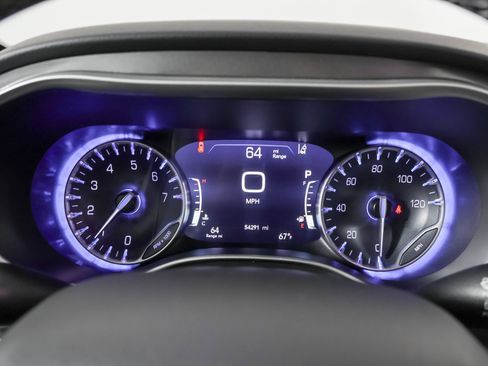 Used 2023 Chrysler Pacifica Touring-L FWD image 27
