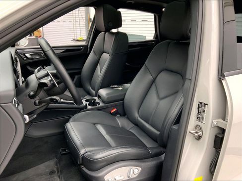 Used 2025 Porsche Macan image 5