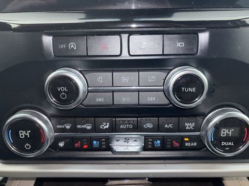 Used 2024 Ford Expedition Limited image 34