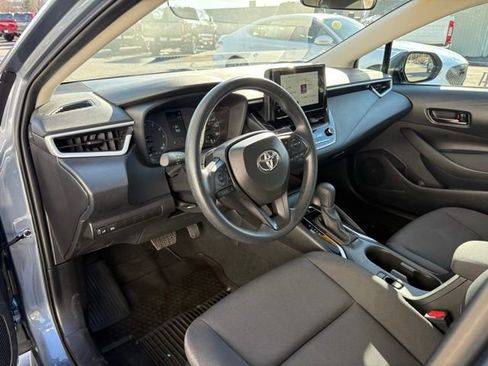 Used 2025 Toyota Corolla LE image 3