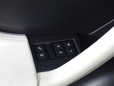 Used 2019 Jaguar F-PACE R-Sport image 19