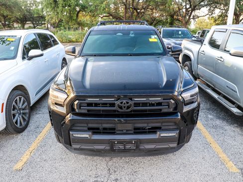 Used 2025 Toyota 4Runner SR5 AWD/4WD image 5