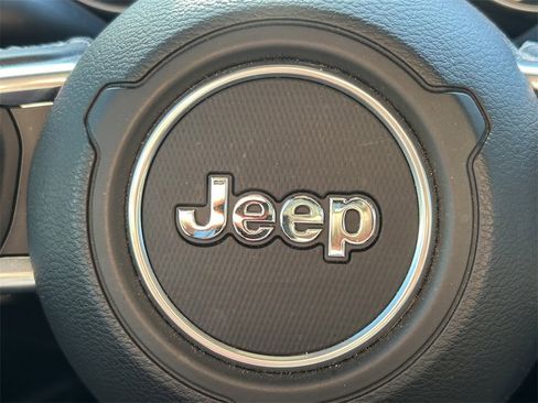 Used 2022 Jeep Wrangler Unlimited Sahara image 40