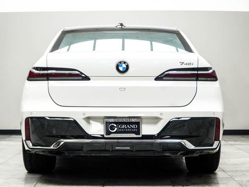 Used 2025 BMW 740i RWD image 12