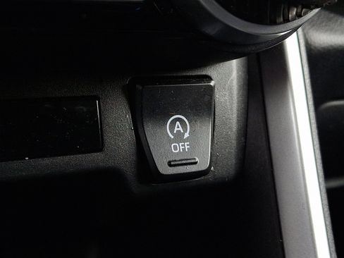 Used 2019 Toyota RAV4 LE image 23