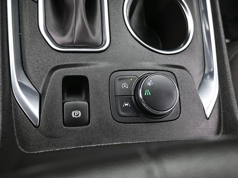 Used 2023 Chevrolet Traverse LT image 28