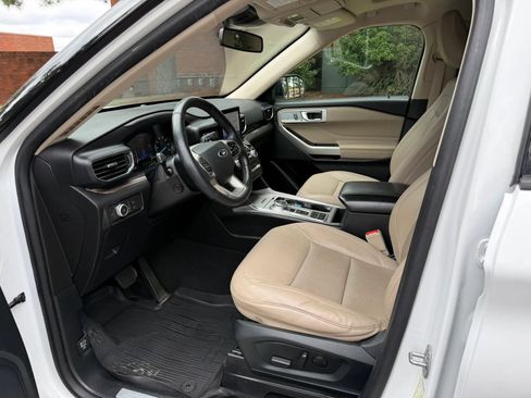 Used 2021 Ford Explorer Limited w/ Equipment Group 301A RWD image 12