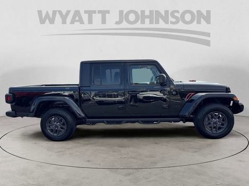 Used 2024 Jeep Gladiator Sport AWD/4WD image 6