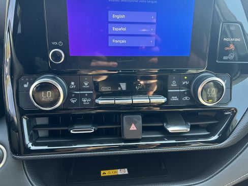 Used 2024 Toyota Highlander XSE FWD image 24