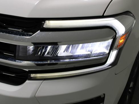 Used 2024 Ford Expedition Limited image 61