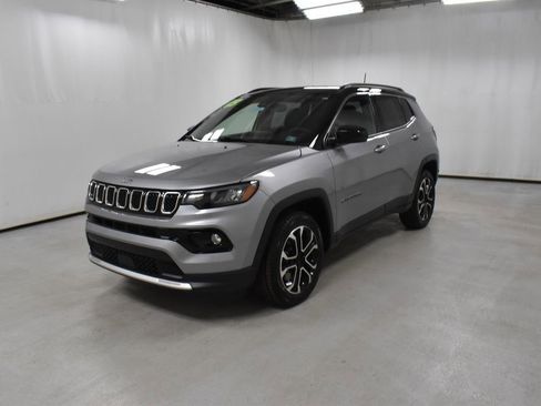 Used 2023 Jeep Compass Limited w/ Sun and Sound Group image 2