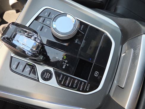 Used 2021 BMW X5 sDrive40i w/ M Sport Package RWD image 32