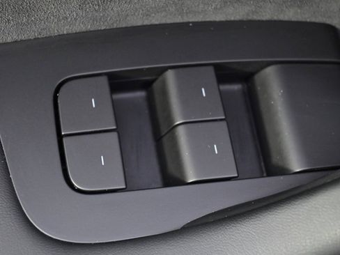 Used 2022 Tesla Model Y Long Range image 24