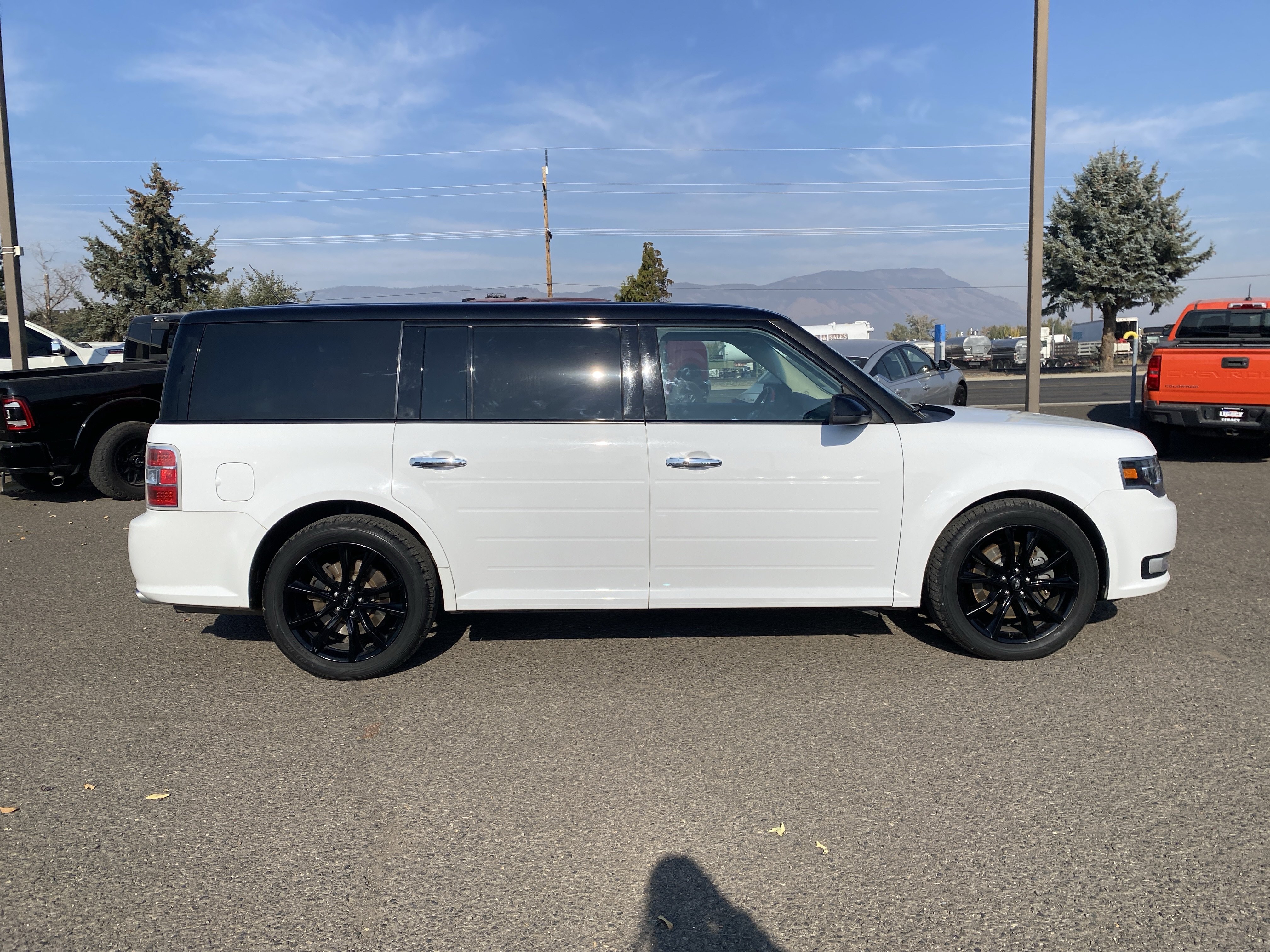 Used 2019 Ford Flex Limited w/ Limited Appearance Package AWD/4WD image 2