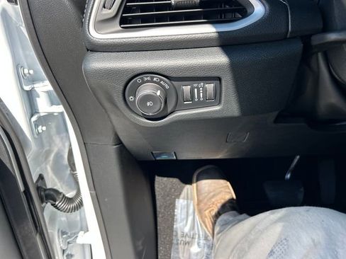 New 2026 Chrysler Pacifica Select image 28