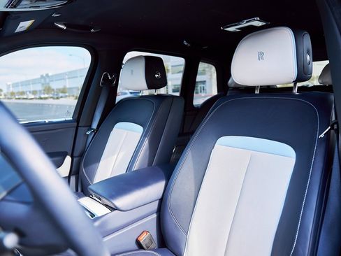 Used 2022 Rolls-Royce Cullinan w/ Cullinan Package image 53