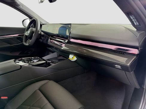 New 2026 BMW i5 eDrive40 w/ M Sport Package AWD/4WD image 32