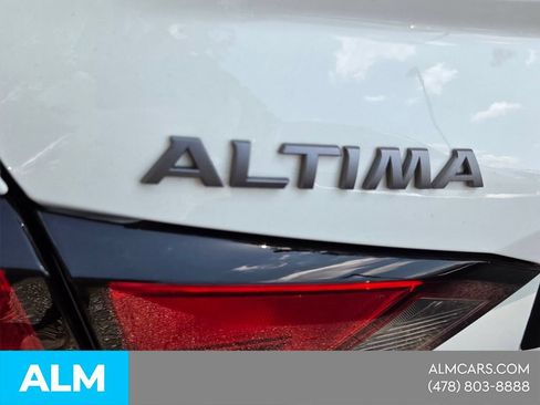 Used 2025 Nissan Altima 2.5 SV FWD image 12