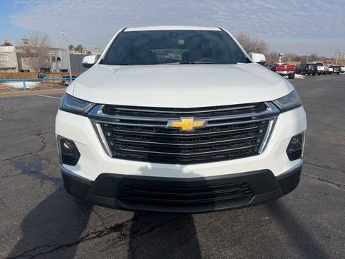 Used 2023 Chevrolet Traverse LT image 2
