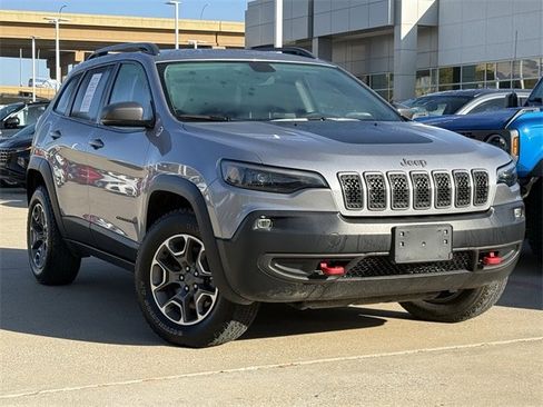 Used 2020 Jeep Cherokee Trailhawk w/ Comfort/Convenience Group image 2