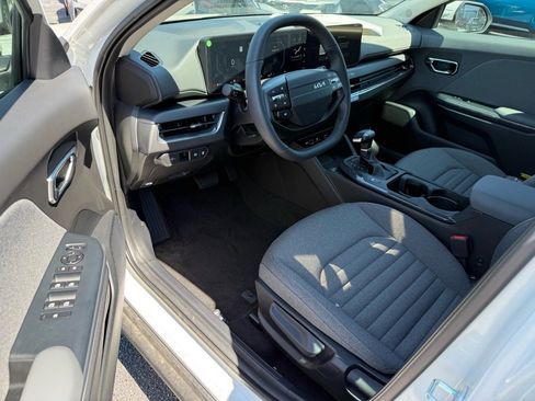 New 2025 Kia K4 EX image 9