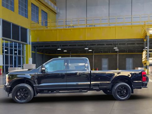 Used 2023 Ford F350 Lariat w/ Lariat Ultimate Package AWD/4WD image 4