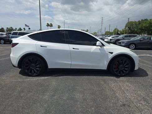 Used 2022 Tesla Model Y Performance AWD/4WD image 3