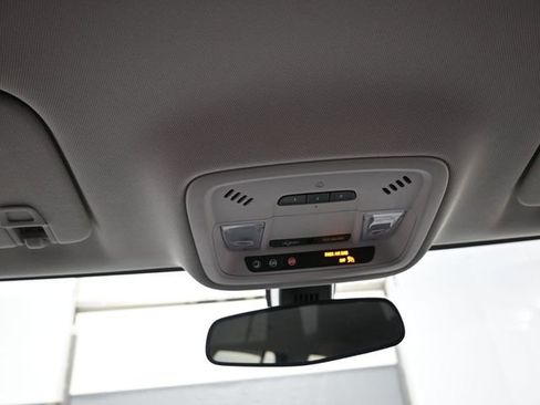 Used 2020 Chevrolet Traverse LT AWD/4WD image 12