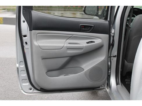 Used 2014 Toyota Tacoma 4x4 Double Cab image 11